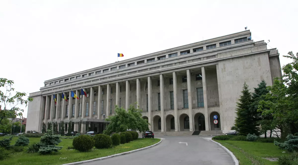 Liviu Dragnea și Sevil Shhaideh discută cu premierul Tudose