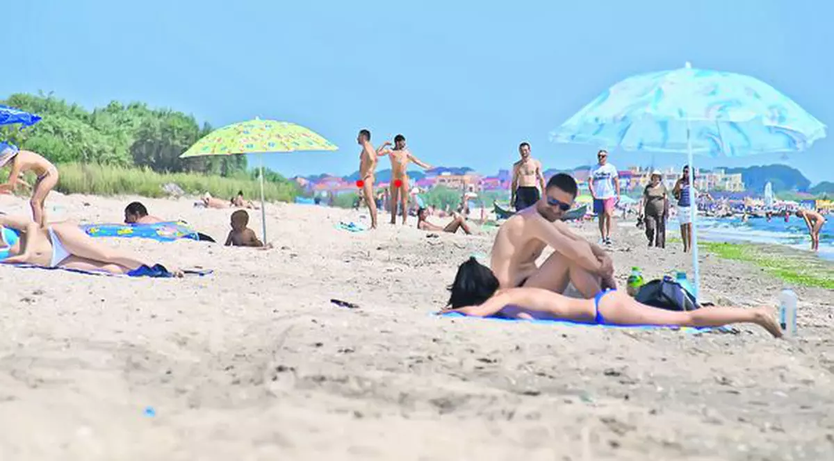 Au renunţat la costumul de baie