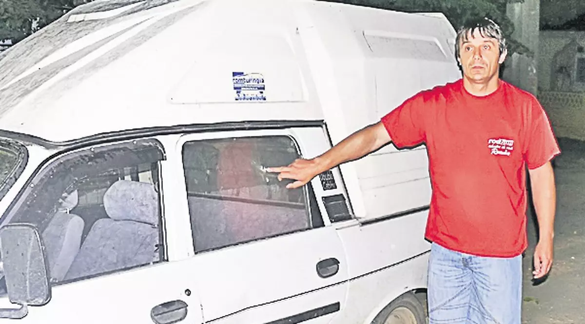 Primarul şi vicele s-au ciocnit pe singura șosea din sat