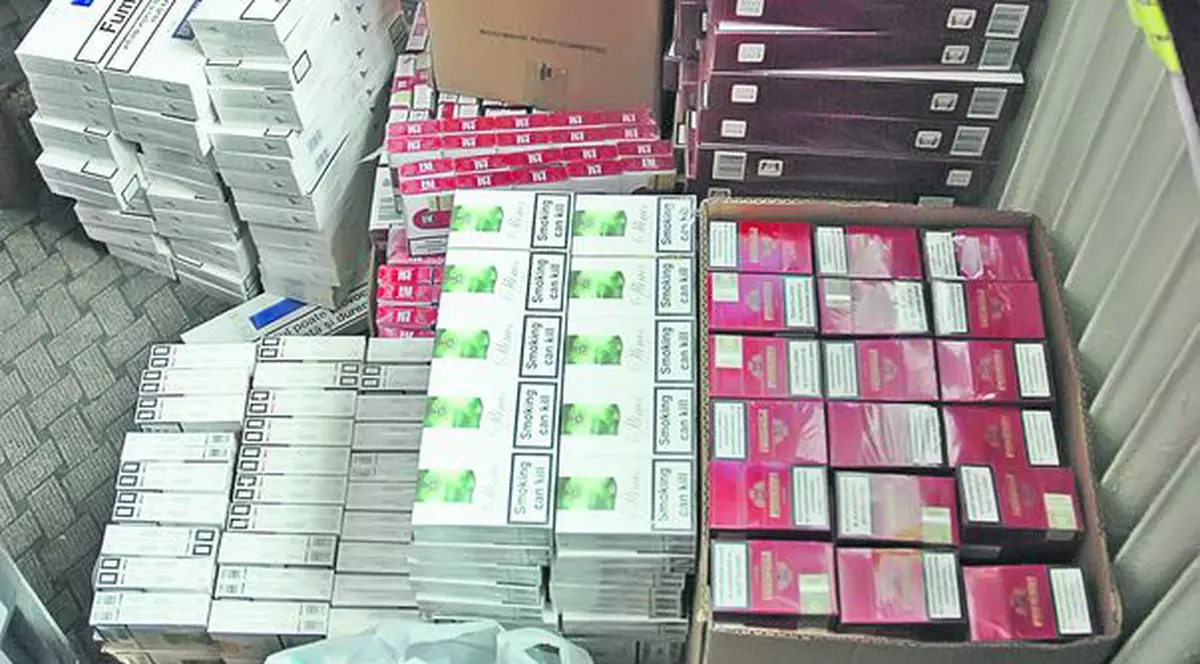 În Congo - nevastă, în Serbia - diplomat, în România - traficant