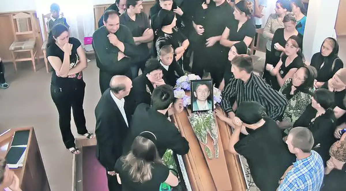 Părintele a 10 copii, decedat în explozia de la Suceava, a fost înmormântat: "Nu te vom uita, tati!"