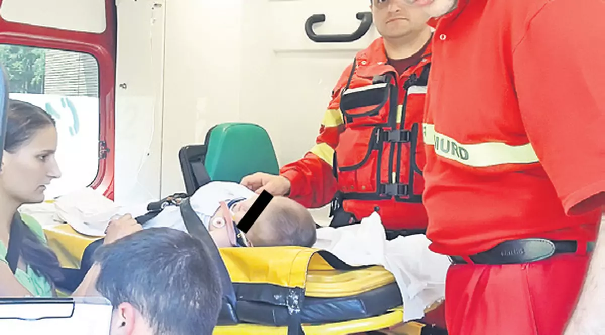 Incredibil! Un copil de doi ani din Arad a căzut de la etajul patru şi a supraviețuit
