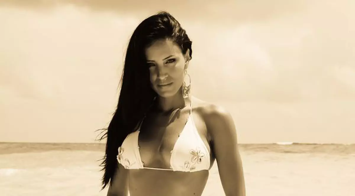 Adelina Pestiţu, Laurette şi "Mama Natură" fac show total la mare