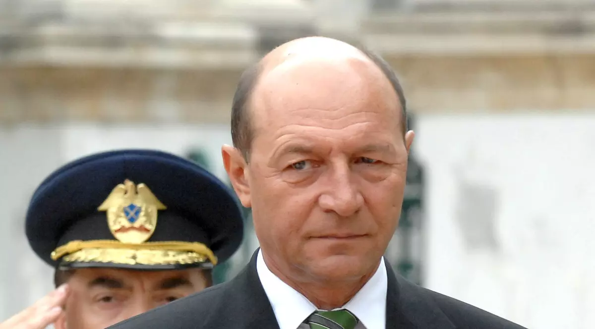 Traian Băsescu vorbeşte doar cu ai lui. Opoziţia nu a venit la discuţii