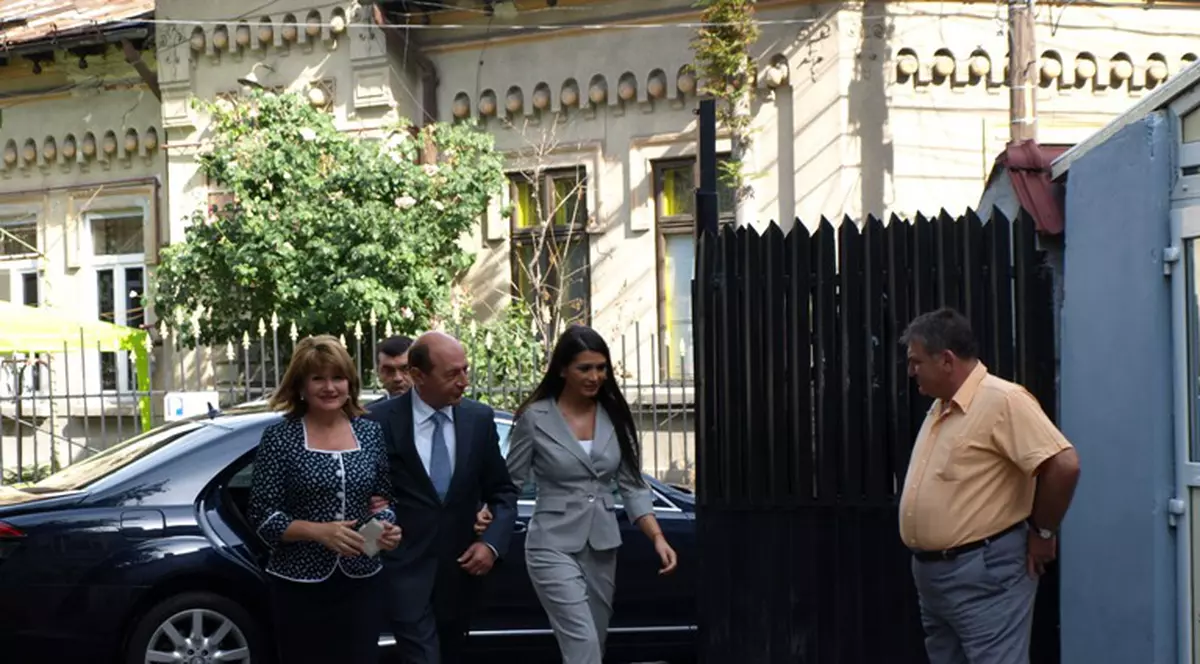 Politica românească plină de neveste, soţi, socrii şi fraţi