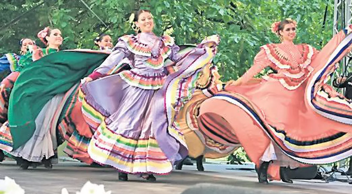 Festivalul de folclor în Cișmigiu