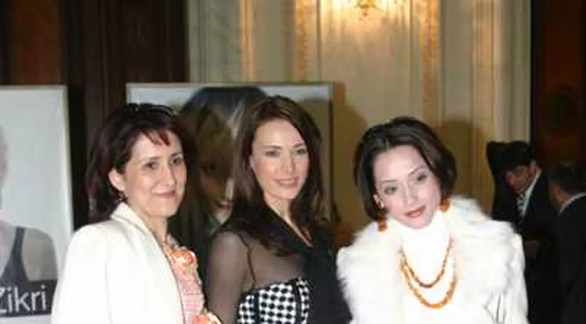 Liliana Ţuroiu Udrea îşi prezintă colecţia la Ziua Canotajului Românesc