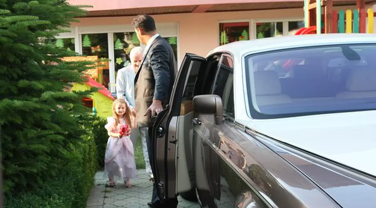 Foto Exclusiv | A luat-o pe Irina de la serbare cu Rolls-ul