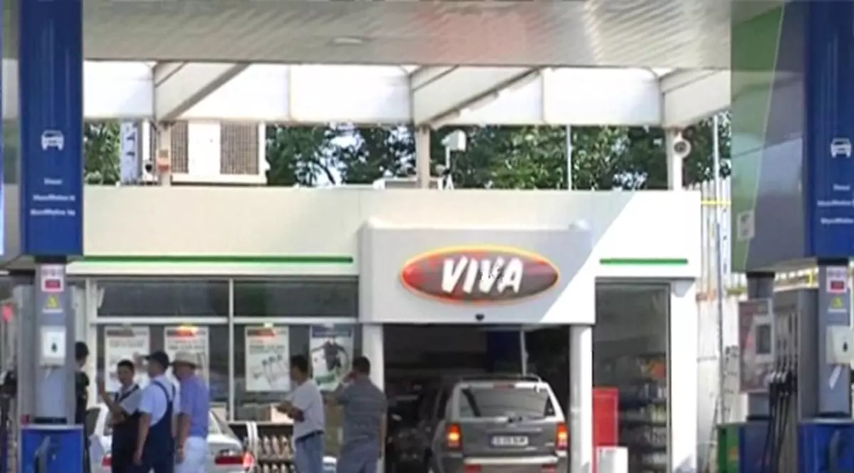 A intrat cu maşina în benzinărie, pentru a impresiona o fată!