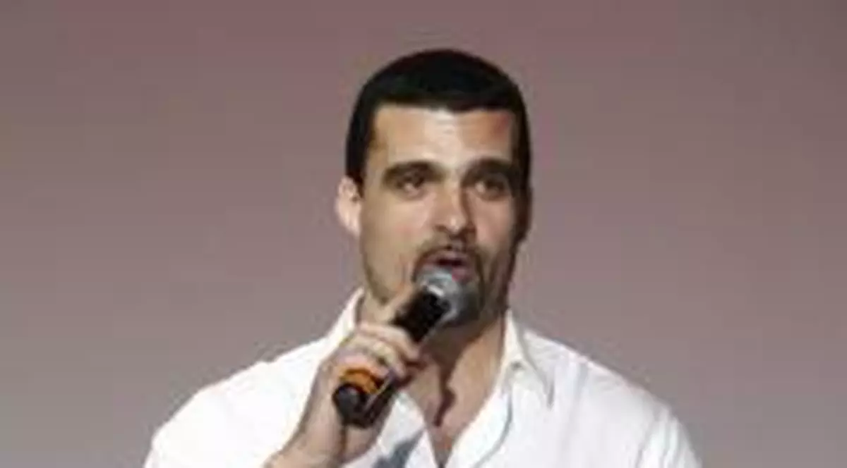 Aurelian Temişan îşi vopseşte părul