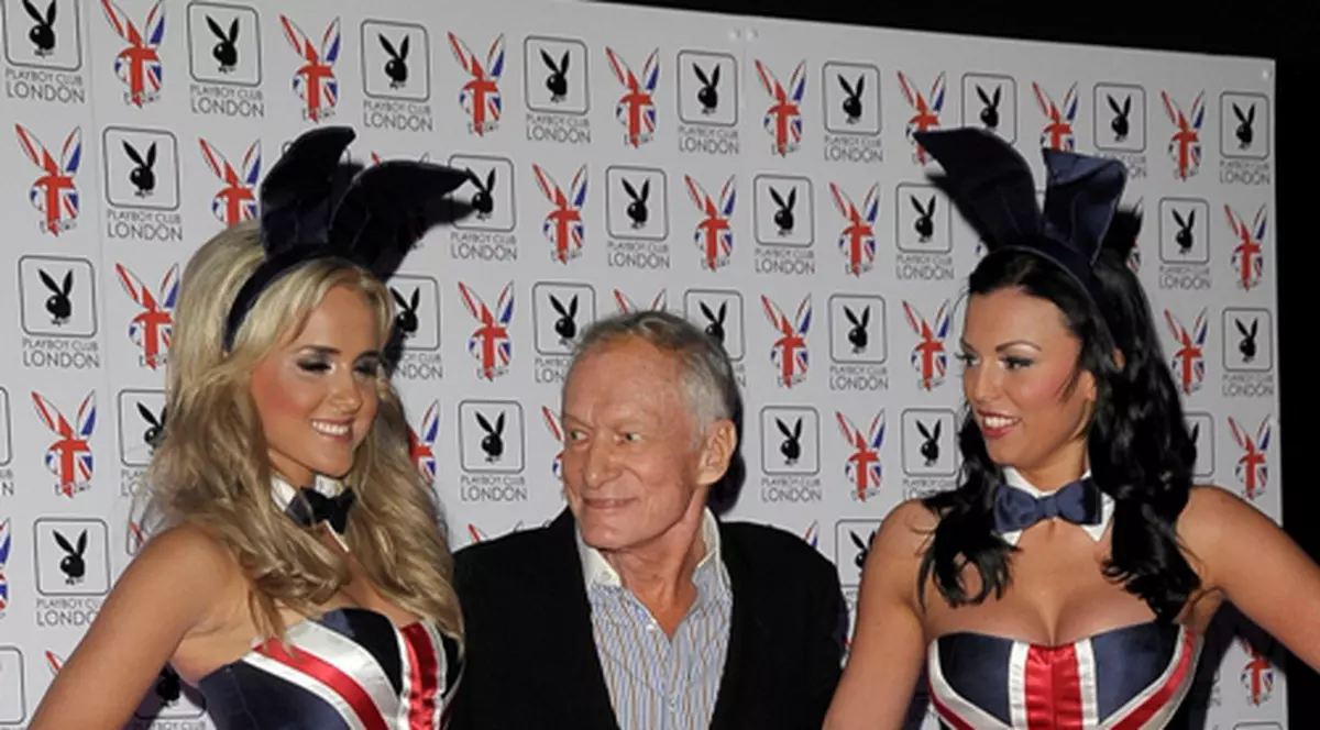 Fondatorul Playboy, Hugh Hefner, are o nouă iubită