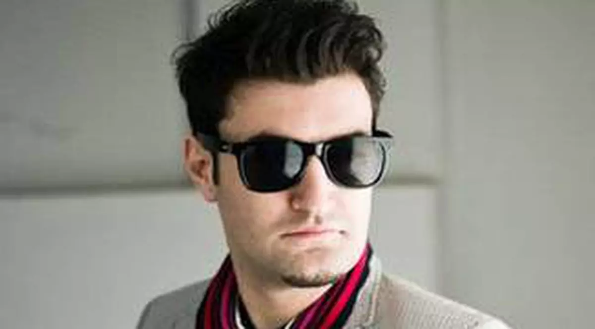 Smiley îşi donează laptopul unui fan. Va lăsa pe el pozele şi discografia sa