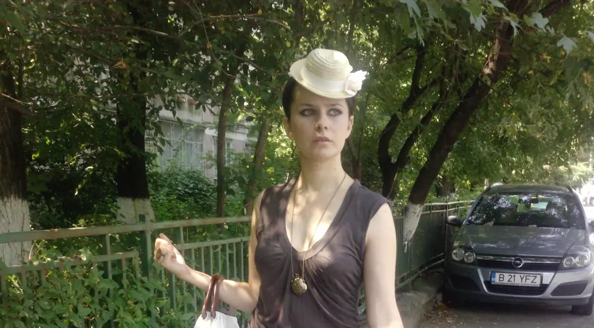 Adina Scurtu recunoaşte că nu se îmbracă cu stil