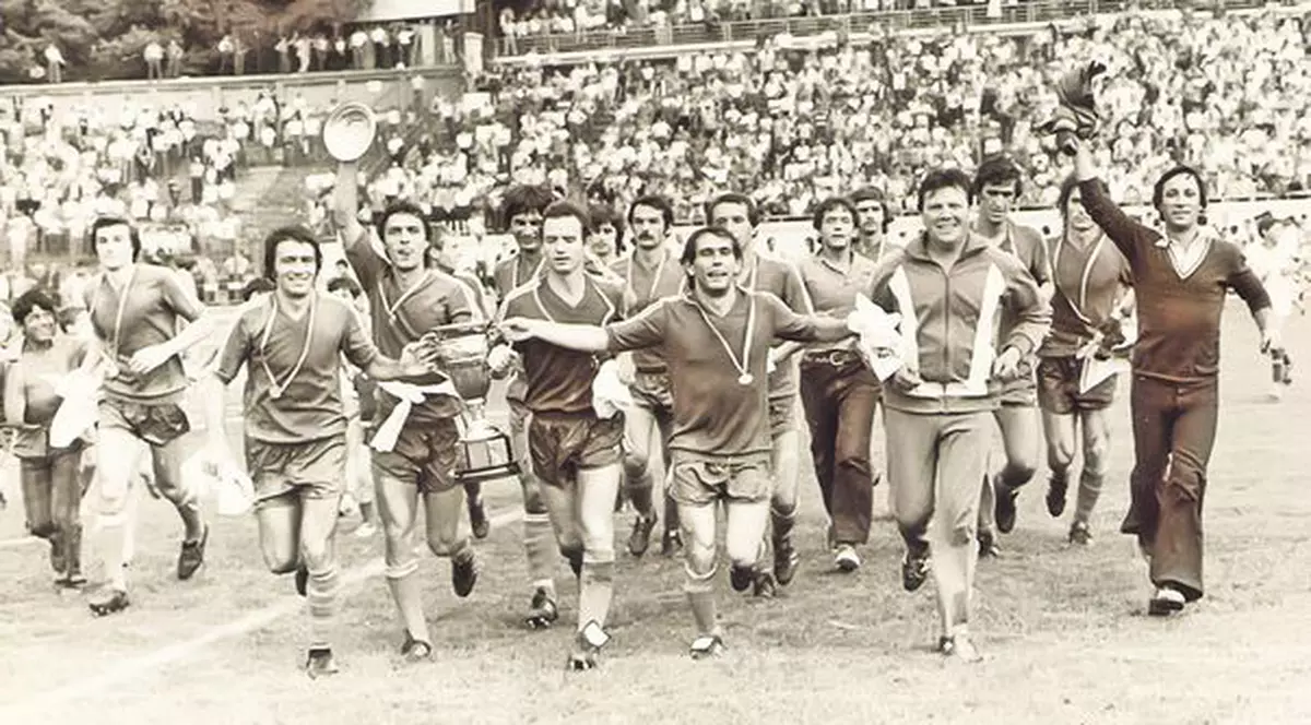 Arhitectul Radu Ionescu, omul care a conceput sigla Universităţii Craiova, îşi aminteşte ce a reprezentat echipa în urmă cu trei decenii: «Eram lei-paralei!»