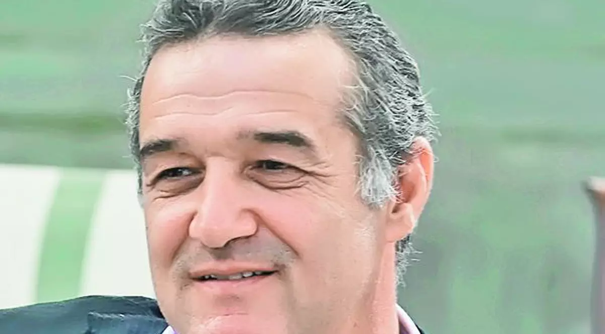 Becali mănâncă prăjituri din Maramureș
