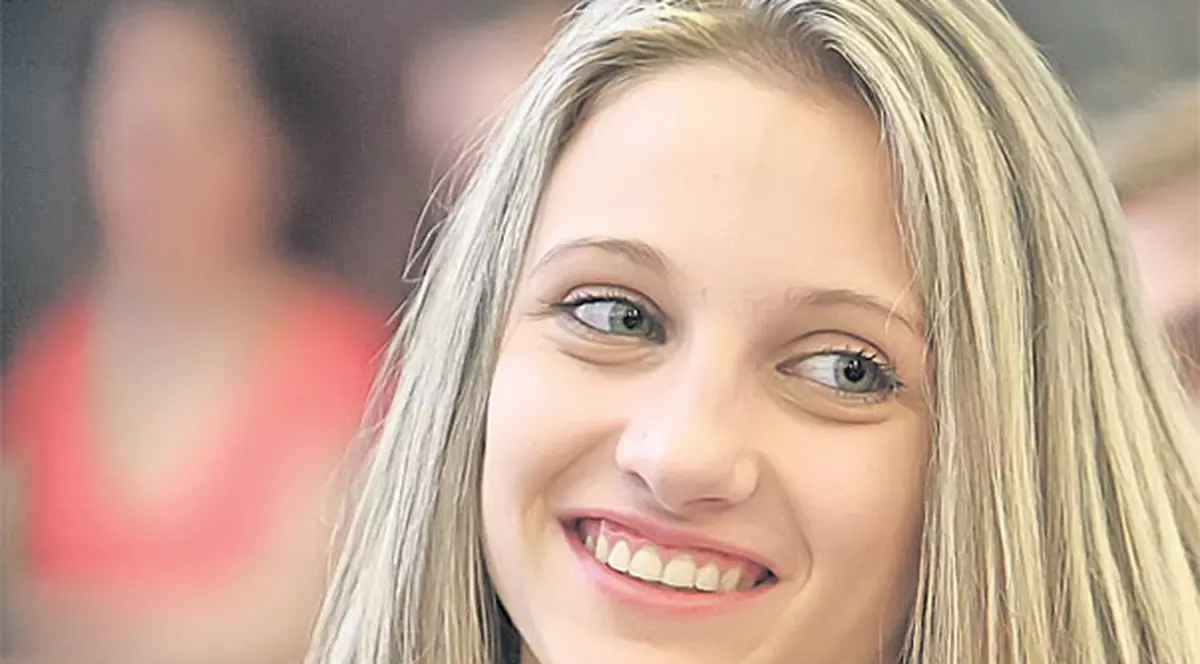 Ana Porgras, campioană mondială la gimnastică, a luat ochii asistenţei la un eveniment monden bucureştean