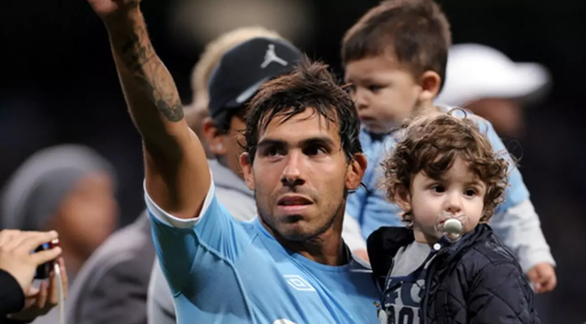 Banii nu sunt totul! Tevez renunţă la un salariu uriaş de dragul copiilor lui