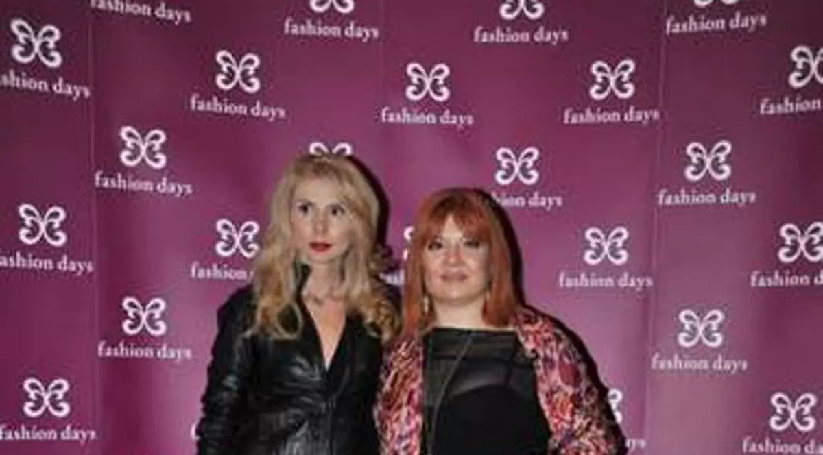 Designerul Clara Rotescu îşi prezintă colecţiile de modă la Londra
