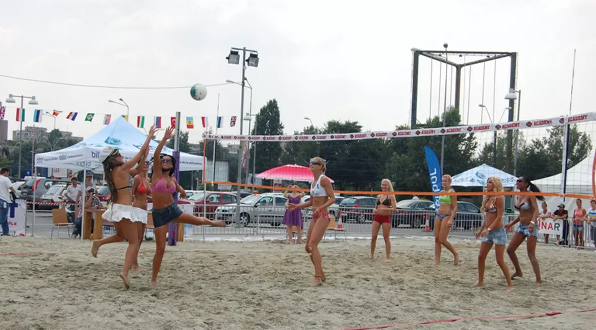 Foto | Daniela Crudu a jucat volei în costum de baie