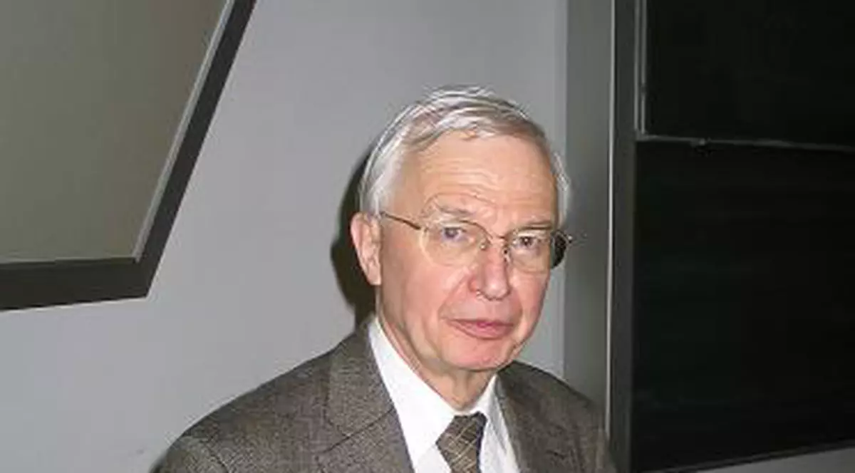 TVR Info: Interviu cu un laureat Nobel, care i-a fost mentor ministrului educaţiei, Daniel Funeriu