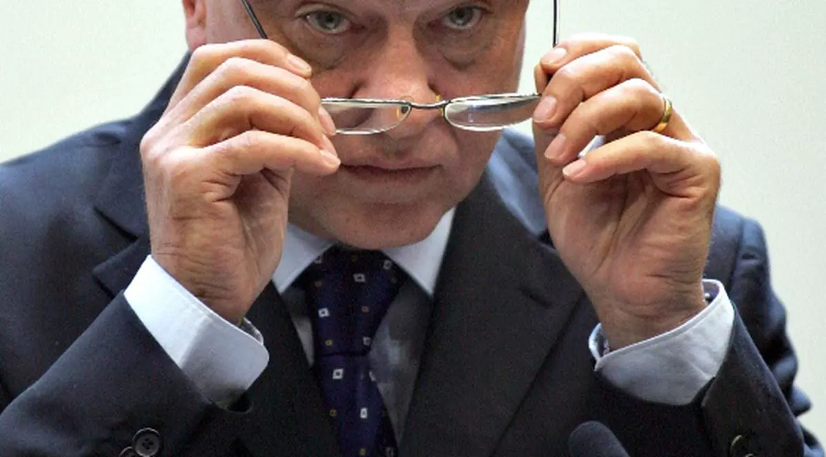 SMS pentru Mircea Sandu: ”De cancer ai scăpat, dar de mine nu scapi”!