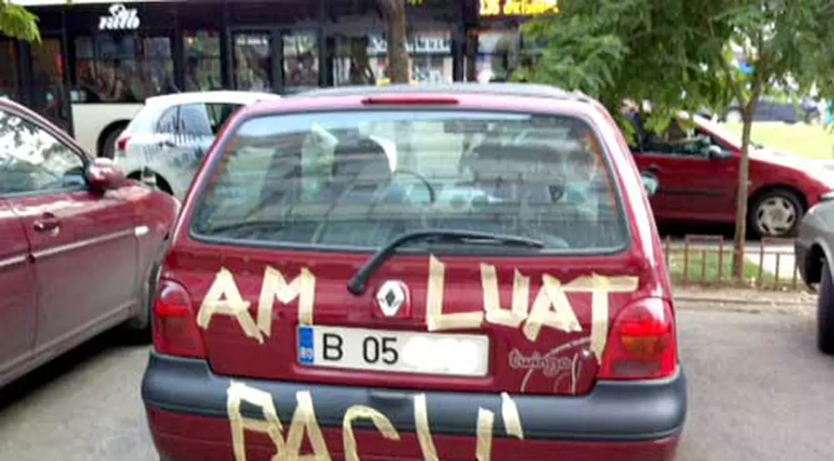 Foto | Şi-a scris pe maşină că a promovat Bac-ul