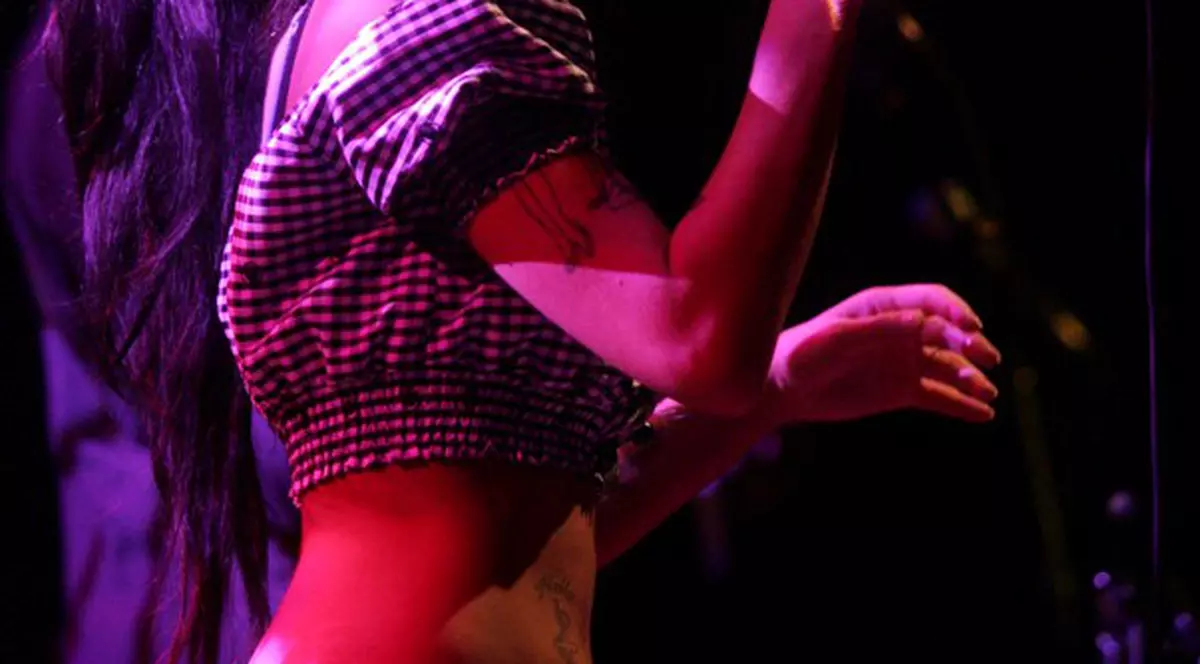 Amy Winehouse era în viaţă când medicii au ajuns la ea