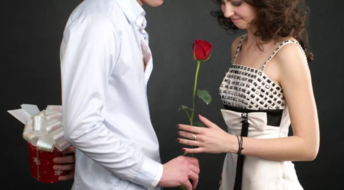 Dacă vrei să cucereşti o femeie, ţine cont de cele 10 porunci ale lui Casanova!