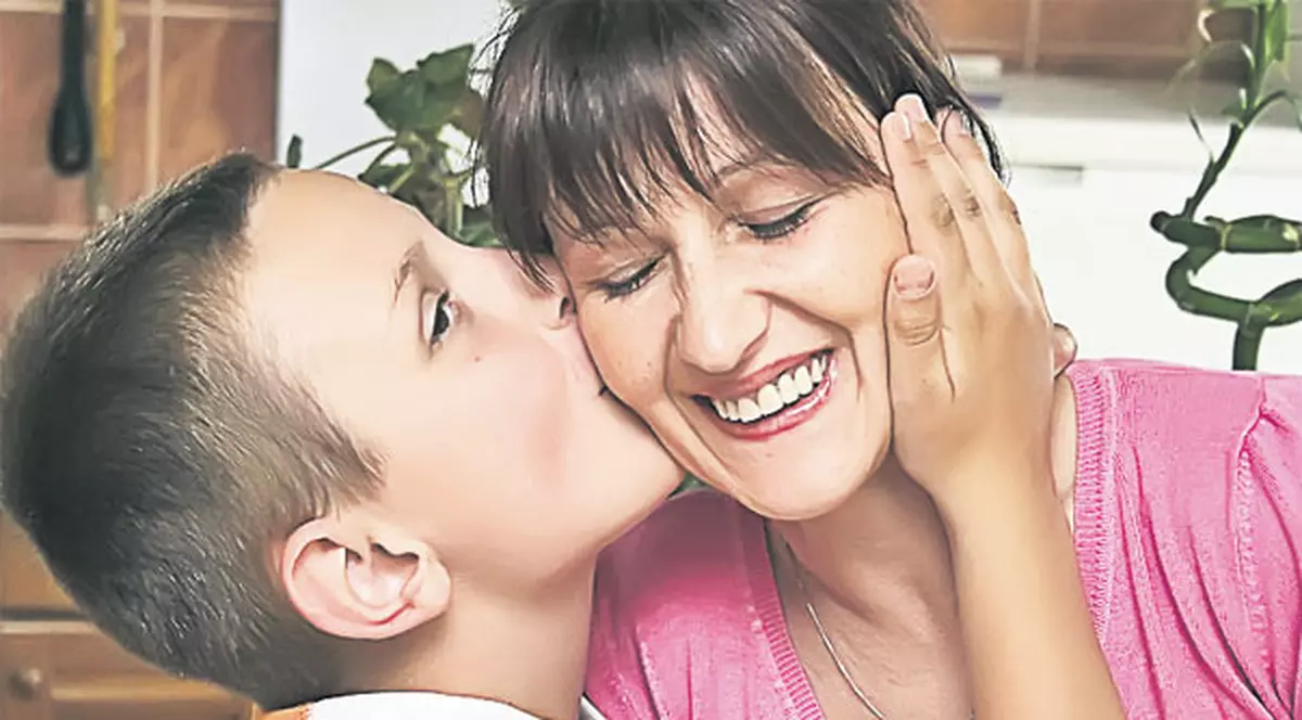 Se angajează mame sociale