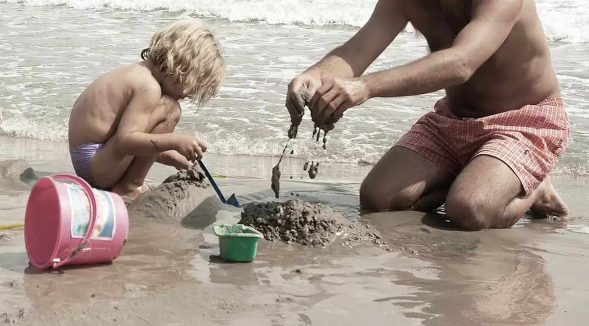 Cum era litoralul acum 10 - 20 de ani? Trimite-ne poze cu tine de la mare!