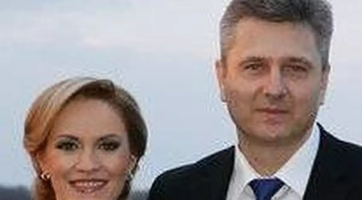 Pandele a dezvăluit venitul soției sale. Află cât câștigă Gabi Firea!