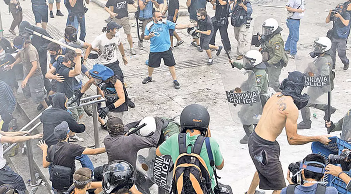 Italia şi Spania, pe urmele Greciei? Leul se prăbuşeşte