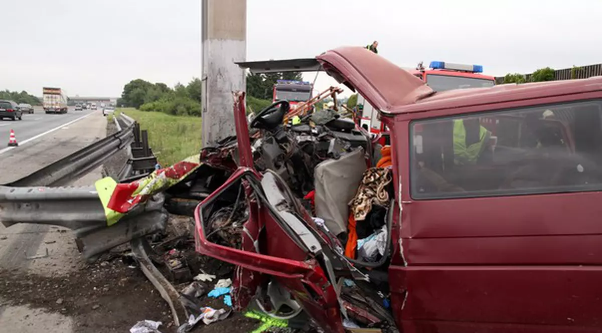 Foto | Grav accident în Austria: 3 români morţi şi 5 grav răniţi