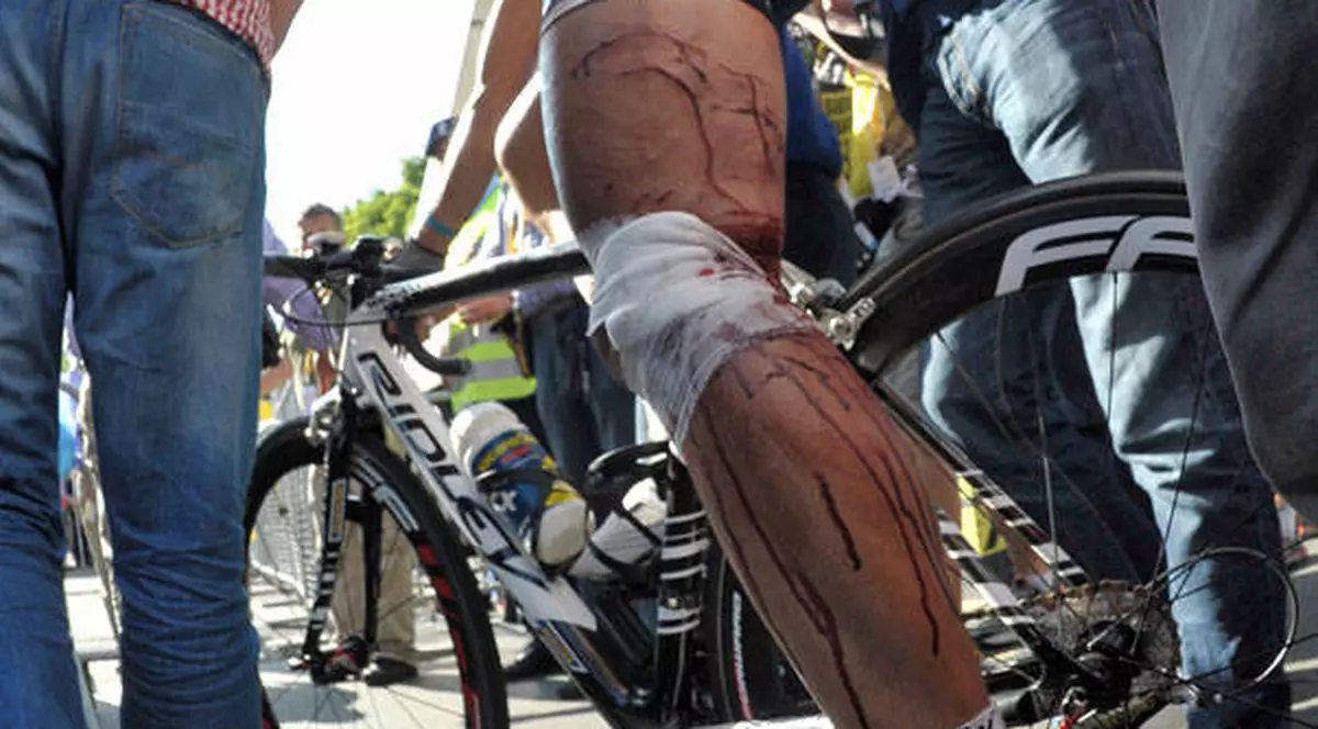 218.000 euro vs 898.000 euro. Vezi ce salariu are un ciclist si un fotbalist!