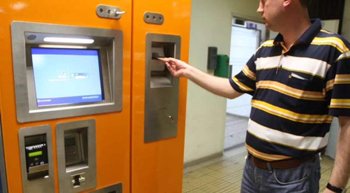 Uite din ce staţii de metrou îţi poţi cumpăra cartela de la automat