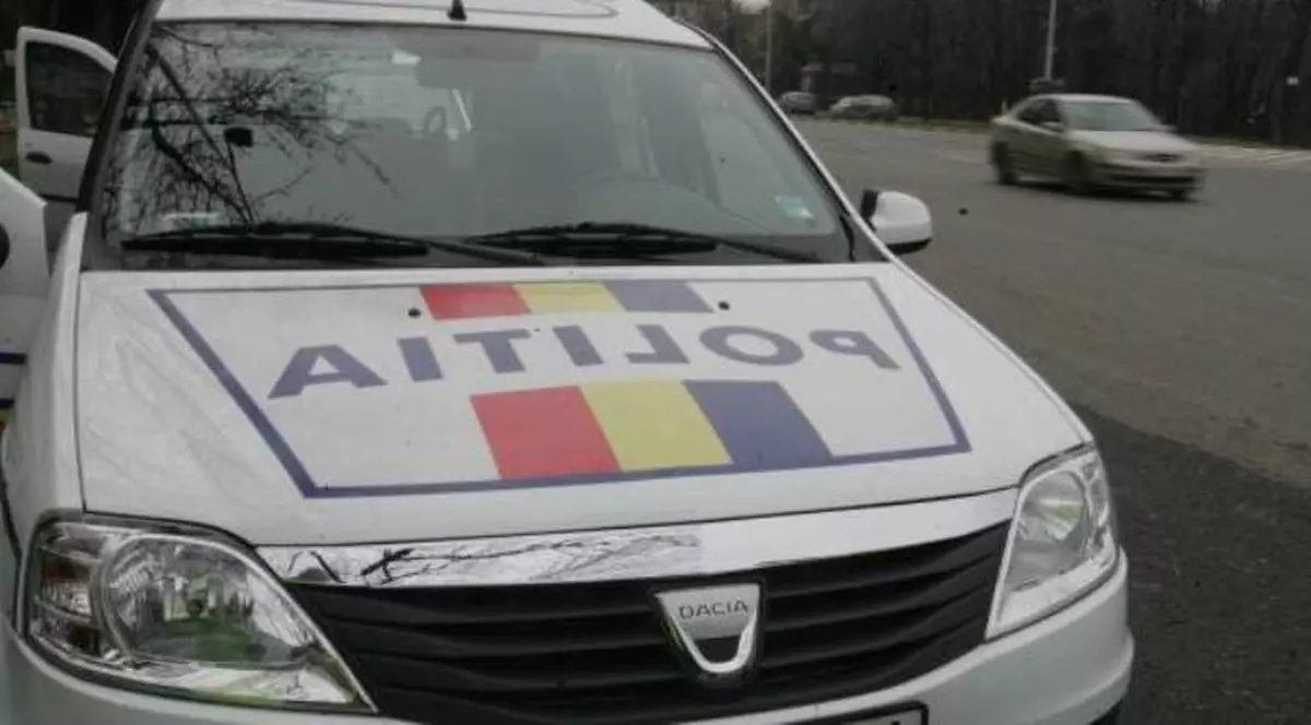 Atac cu sticle incendiare în curtea unui afacerist ieşean