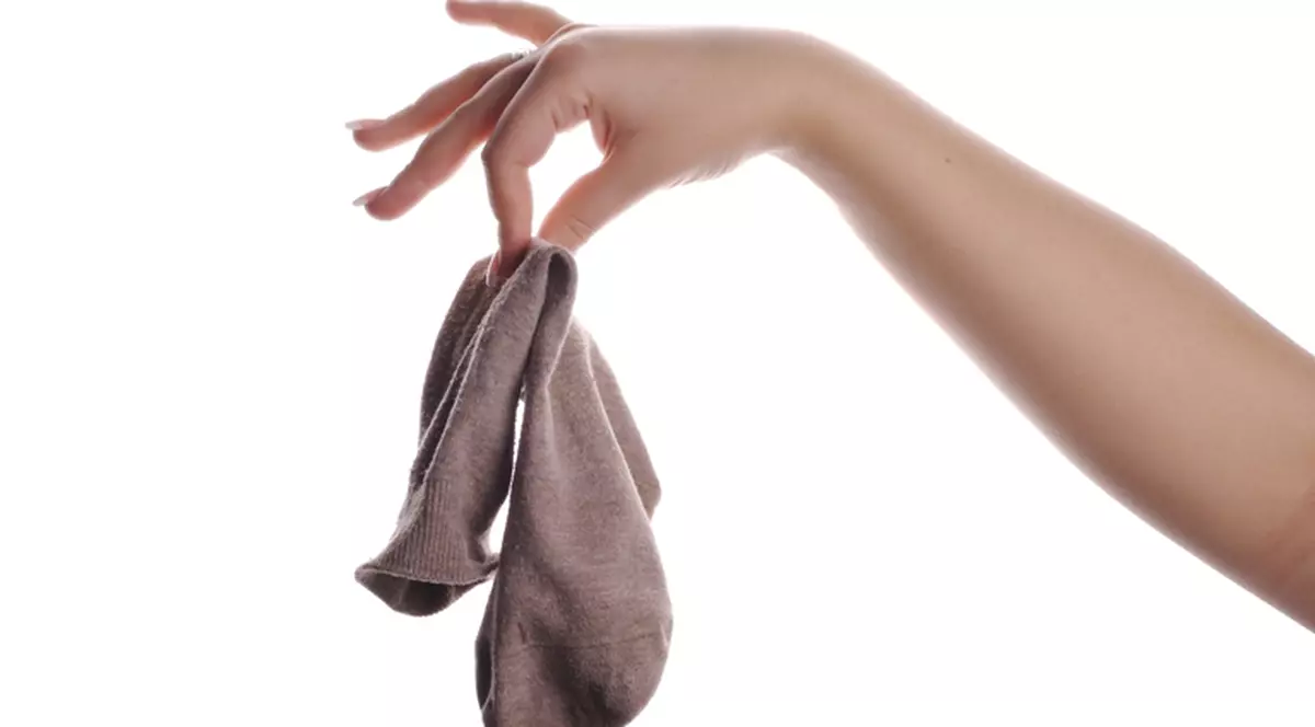 Mirosul şosetelor murdare ajută la vindecarea malariei