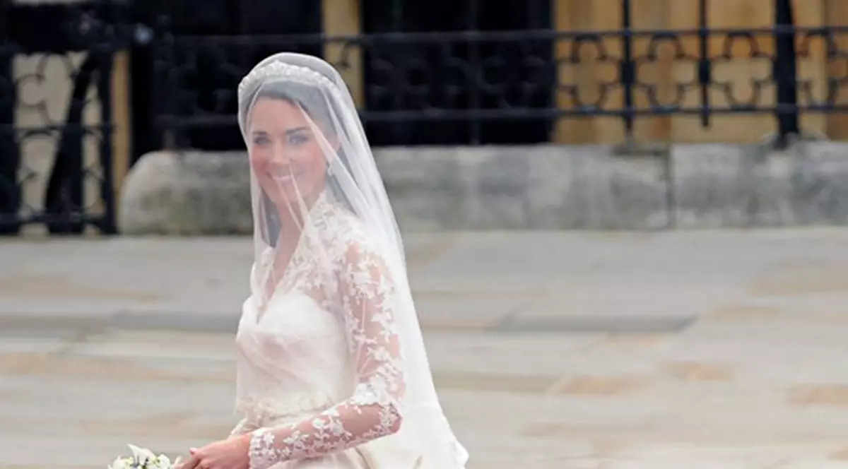 Rochia de mireasă a prinţesei Kate, expusă la palatul Buckingham