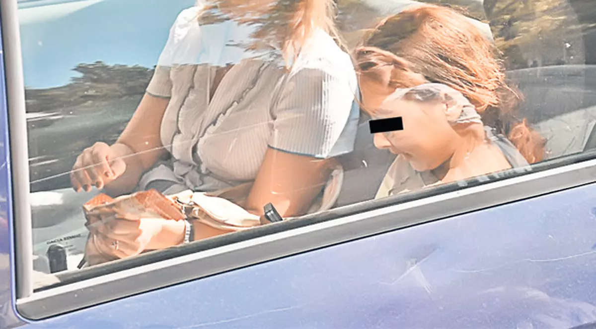 Salvată din lanţuri, spălată, hrănită şi... rasă în cap!