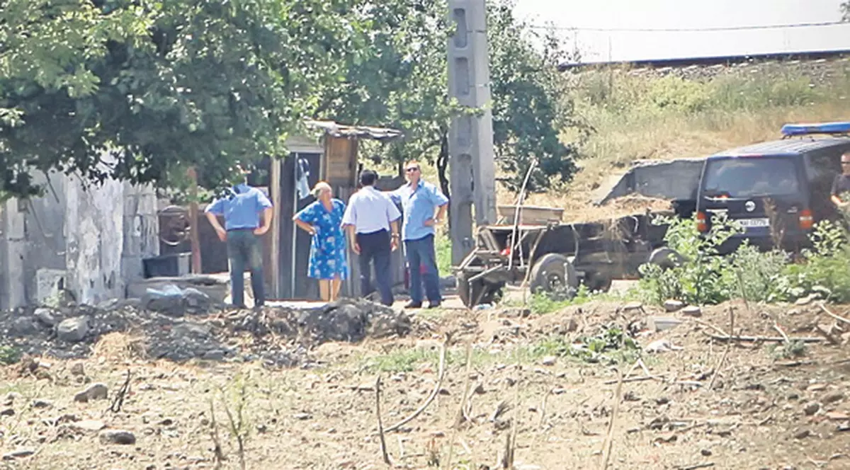 Băiatul acuzat că a furat 80 de focoase provine dintr-o familie de infractori: tatăl, hoţ de explozibil, mama, traficantă de droguri