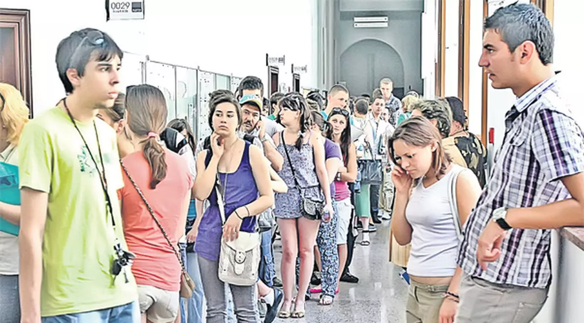 Competiţie dură la Universitatea Bucureşti: 70 de candidaţi pe un loc la Limbi Străine!