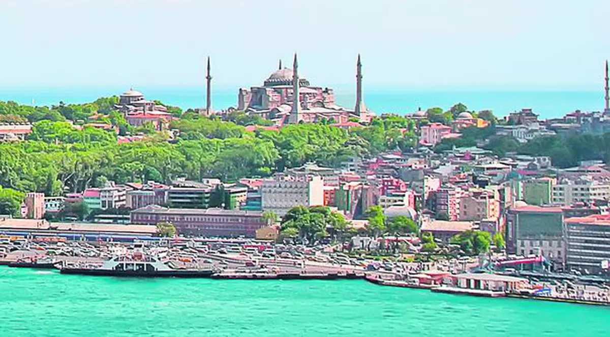 Expoziţie despre Istanbul la Palatul Şuţu