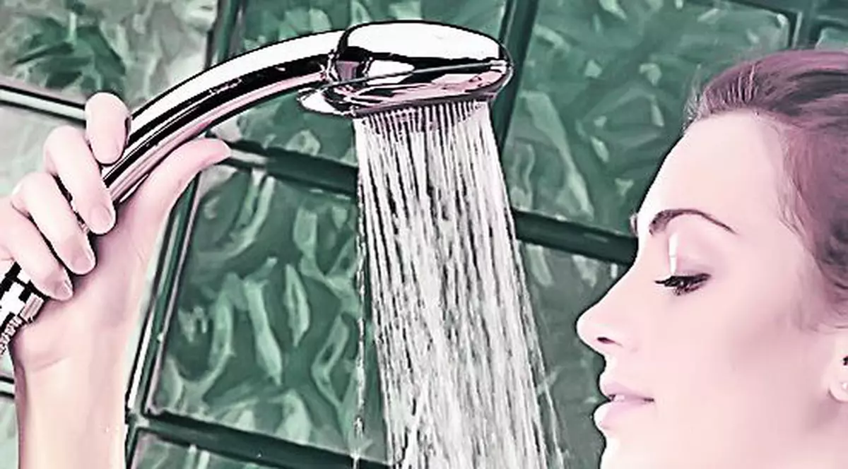 Duşurile scoţiene vă întăresc bustul