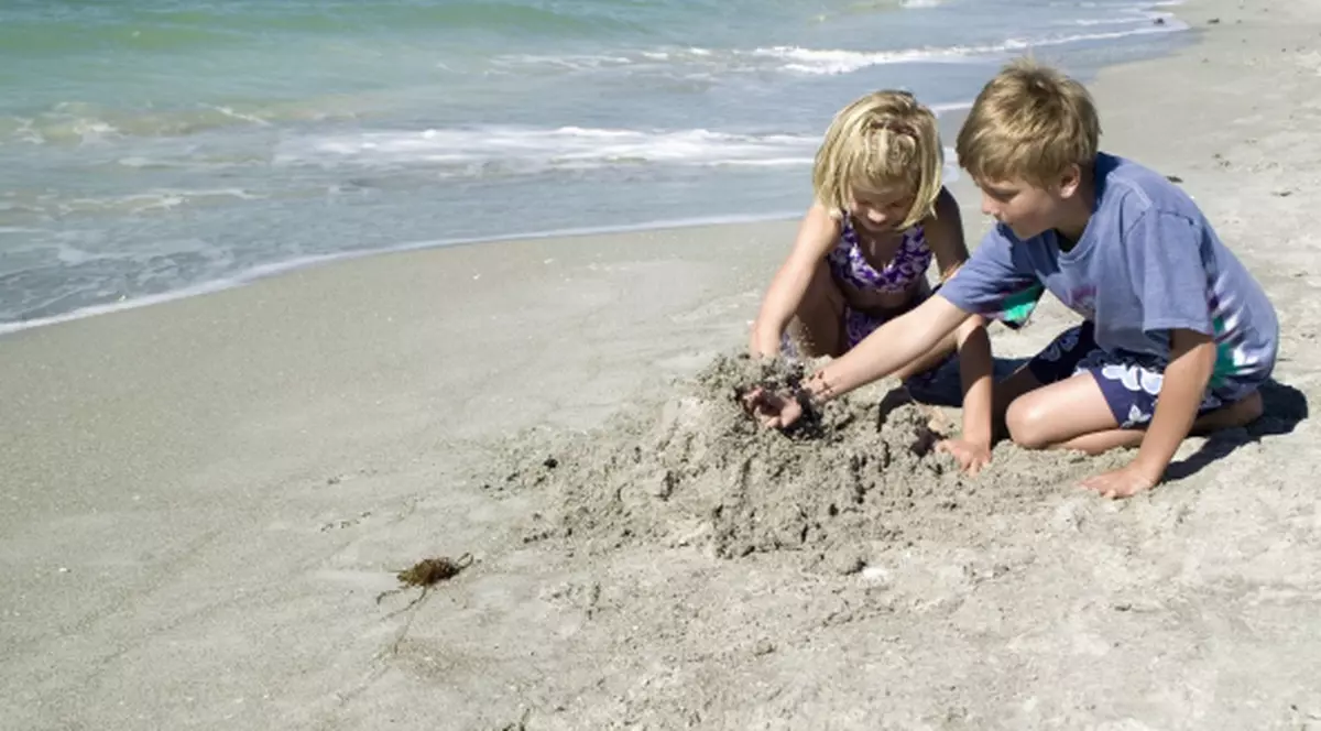 Plecaţi în vacanţă cu copiii? Iată ce nu trebuie să vă lipsească din bagaje