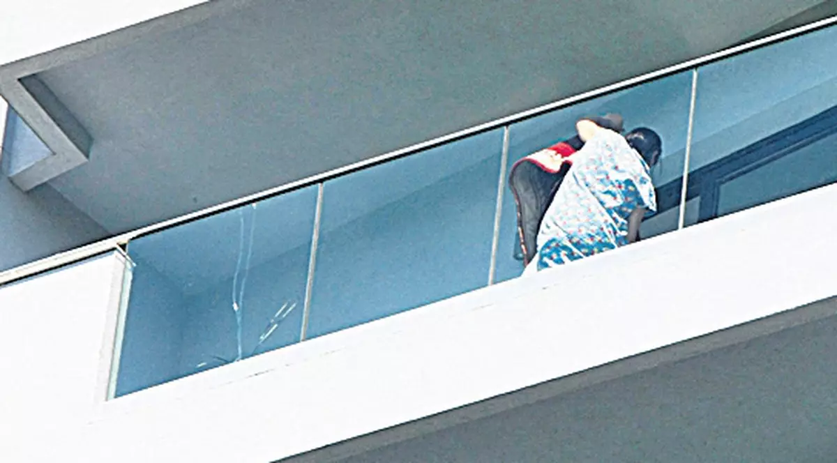 Veronica Bulai a făcut curăţenie generală în apartamentul de lux al Monicăi