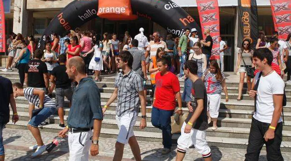 Românii au renunţat la plajă pentru audiţiile X Factor