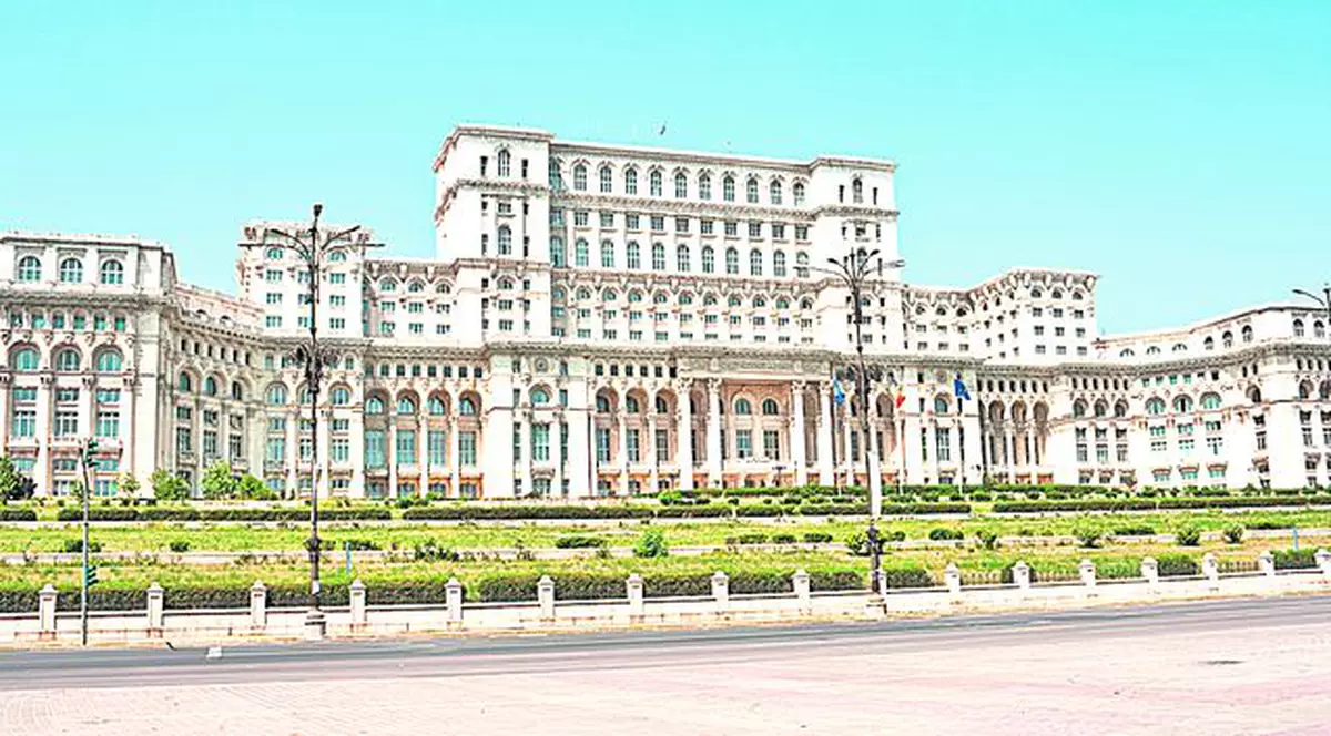 SCANDAL în Palatul Parlamentului din cauza legii anti-fumat! ”O să răspundă pentru asta!”