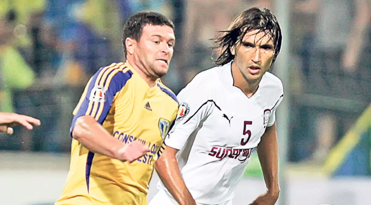 Exclusiv | Stadionul din Giulești, prădat de hoţi!