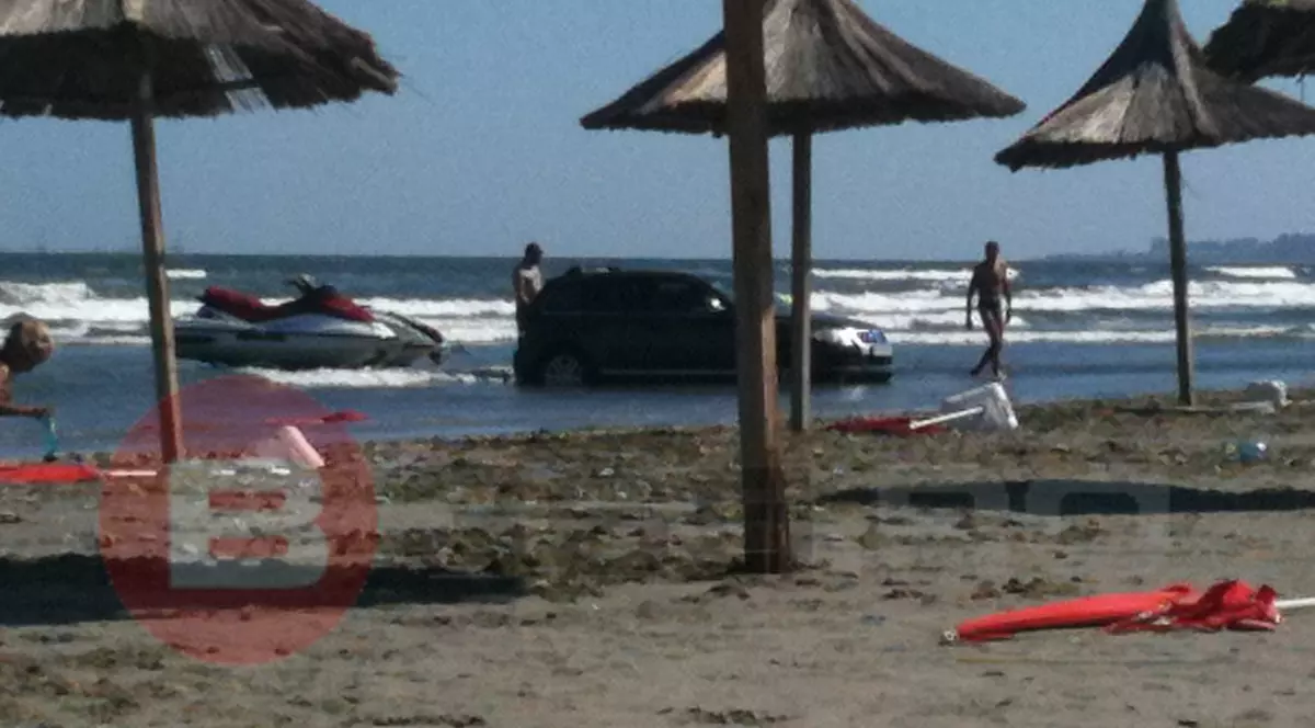 Video incredibil! Fiul lui Chiliman şi-a pierdut maşina în mare