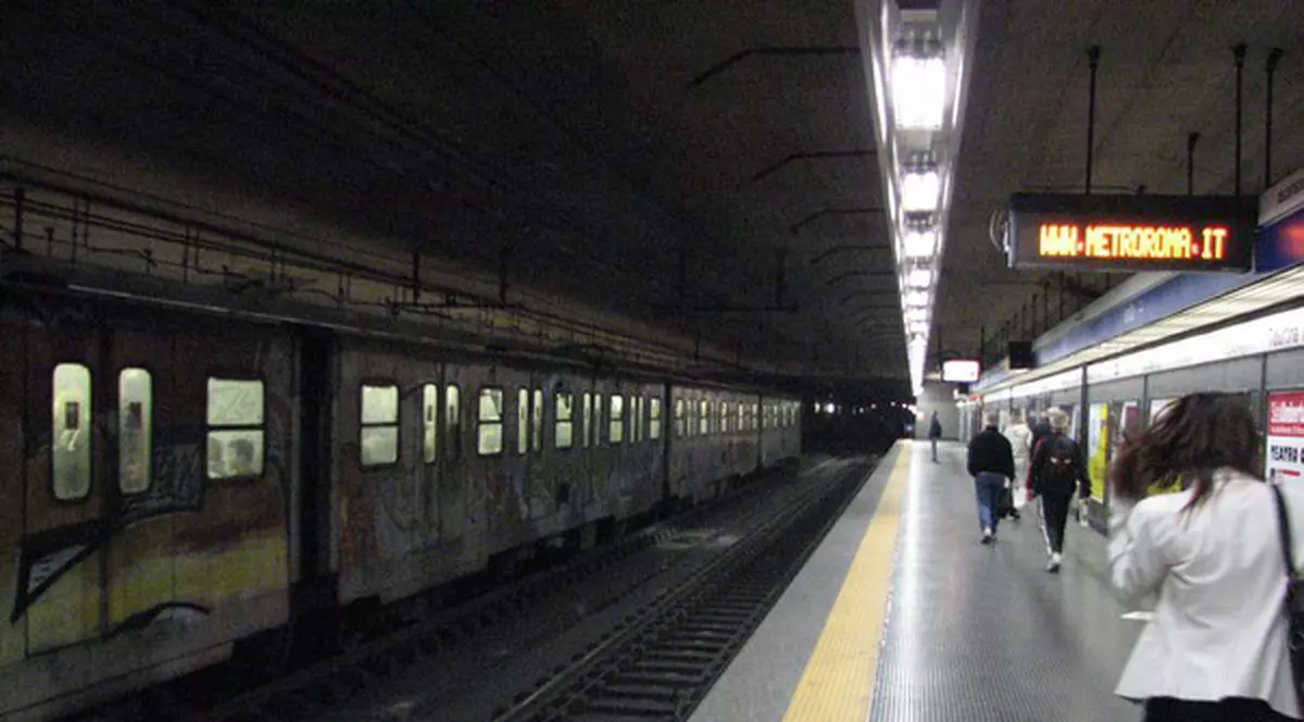 Foto | Metroul din Roma,  paradisul hoţilor